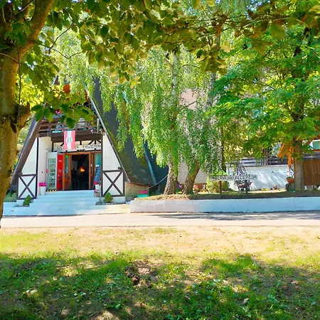 Stanica Nad Jeziorem Pttk Camping Swornegacie