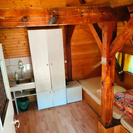 Stanica Nad Jeziorem Pttk Camping